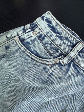 ハイウエスト、切りっぱなしの裾、ワイドレッグ、デニムショートパンツ、ゆったりとしたAライン、カットオフショートパンツ