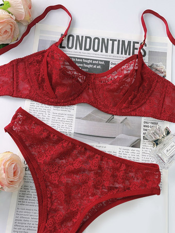 BordeauxEnsemble de lingerie : soutien-gorge à armatures en dentelle florale et culotte taille haute