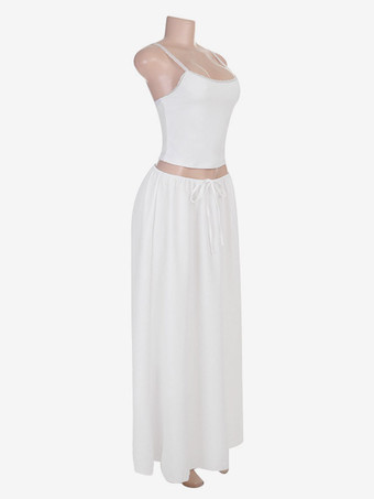 Weißes bauchfreies Camisole-Top mit Spitzenbesatz Kordelzug und weitem Maxirock – zweiteiliges Urlaubsoutfit