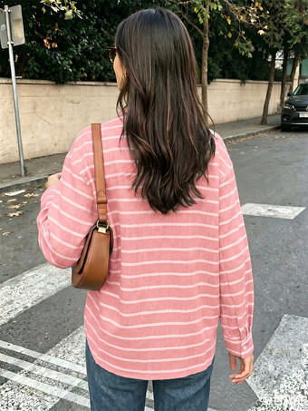 グリーンとピンクの横縞模様のボタンダウンシャツ、襟付き、ポケット付き、長袖、オーバーサイズ、カジュアルブラウス