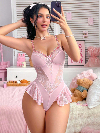 Body en dentelle florale rose à fleurs orné de strass et de fines bretelles spaghetti et d'un ourlet à volants.