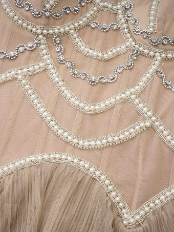Robe de soirée longue rose à col montant manches longues perlées et manches évasées superposées style chic semi-formel
