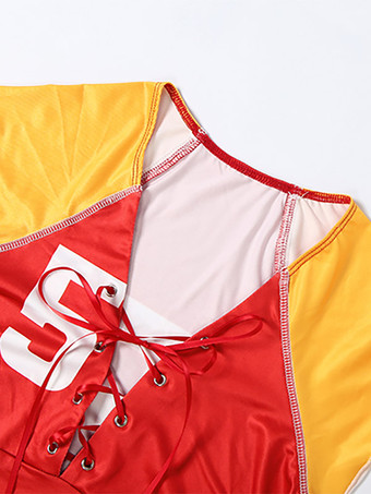 Zweiteiliges Party-Outfit mit farbigem Schnürtop und gestreiften Shorts
