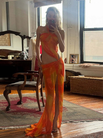 OrangeUrlaubskleid mit Farbverlauf Batikmuster Neckholder Rückenausschnitt transparentem Design und hohem Schlitz Maxikleid