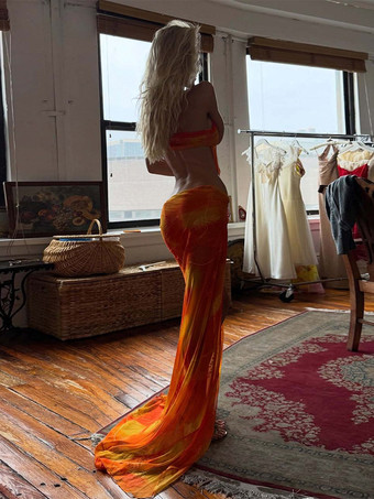 Urlaubskleid mit Farbverlauf Batikmuster Neckholder Rückenausschnitt transparentem Design und hohem Schlitz Maxikleid