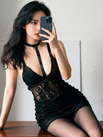 Schwarzes Neckholder-Minikleid aus Spitze mit tiefem V-Ausschnitt und gekreuzten Trägern am Rücken