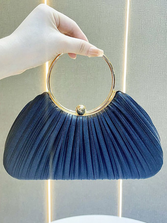 ブラック パーティーやフォーマルな場面に最適な、プリーツ加工のサテンシェル型メタルリングハンドル付きイブニングクラッチバッグ