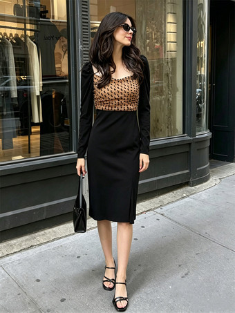 Schwarzes figurbetontes Midikleid mit Polka-Dots Mesh-Einsatz eckigem Ausschnitt Puffärmeln und Schleife am Rücken sowie Schlitz.
