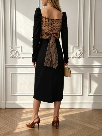 Schwarzes figurbetontes Midikleid mit Polka-Dots Mesh-Einsatz eckigem Ausschnitt Puffärmeln und Schleife am Rücken sowie Schlitz.