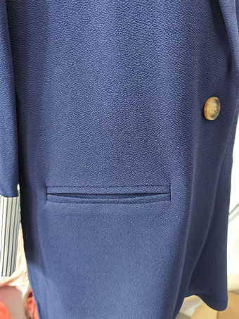 Damenblazer mit Revers offener Vorderseite hochkrempelbaren Ärmeln gestreiften Bündchen lässigem Business-Stil und Taschen