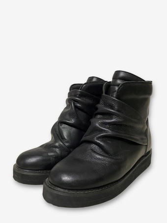 Schwarze Freizeitschuhe runde Zehenpartie geraffte Plateau-Stiefeletten