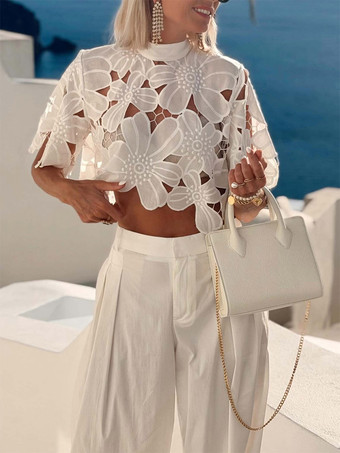 Kurzes geblümtes Spitzentop mit Stehkragen kurzen Ärmeln und Rückenbindefunktion – transparentes Crop-Top für Damen im Urlaub
