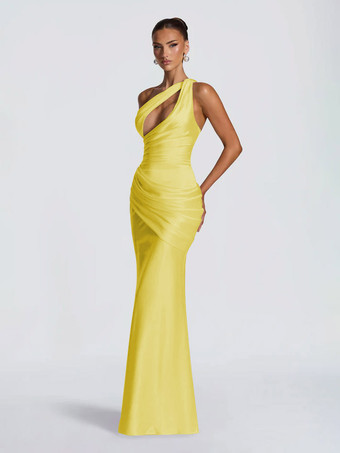 JauneRobe de soirée plissée longue en satin soyeux à encolure travaillée et élastique idéale pour les fêtes formelles.