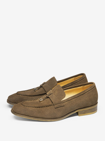Mocasines clásicos de ante con borlas y detalles metálicos para hombre