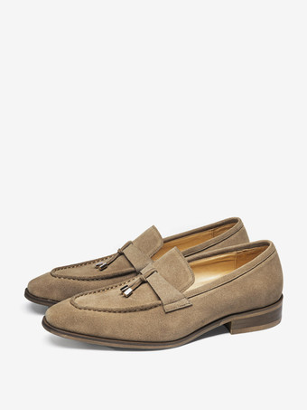 caqui Mocasines clásicos de ante con borlas y detalles metálicos para hombre