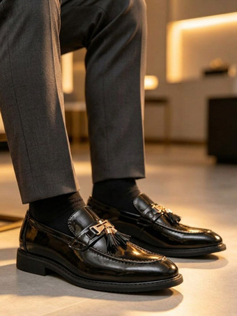 Schwarze Herren-Freizeitschuhe runde Slipper mit Quasten