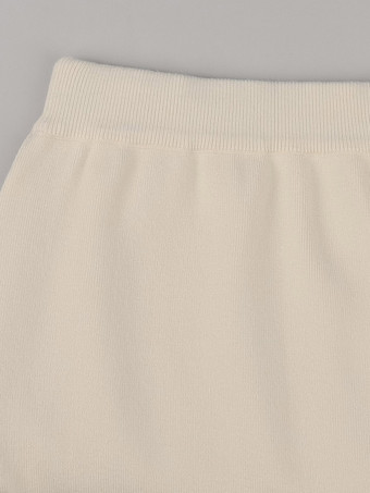 Aprikosenfarbenes zweiteiliges Strick-Set für Damen: Cardigan mit Polokragen und Knopfleiste Midirock und Anzug