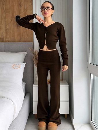 Zweiteiliges braunes Strickset für Damen: Cardigan mit V-Ausschnitt hochtaillierte Hose mit weitem Bein