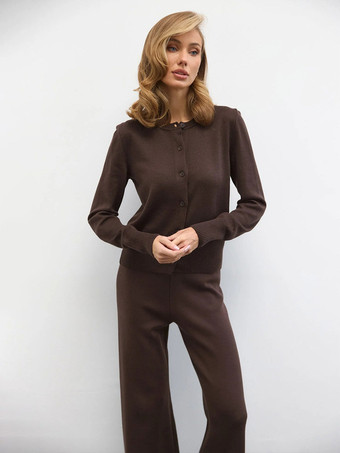 Braun Zweiteiliges braunes Strickset für Damen: Cardigan mit Rundhalsausschnitt und Knöpfen Hose mit weitem Bein