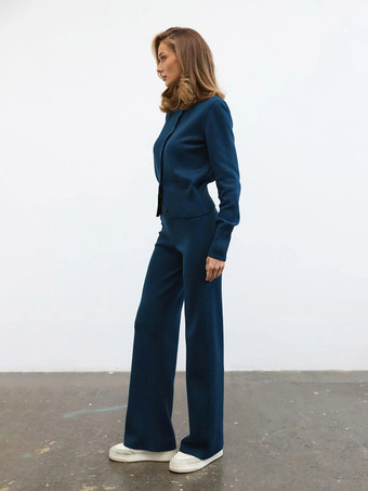 Zweiteiliges braunes Strickset für Damen: Cardigan mit Rundhalsausschnitt und Knöpfen Hose mit weitem Bein