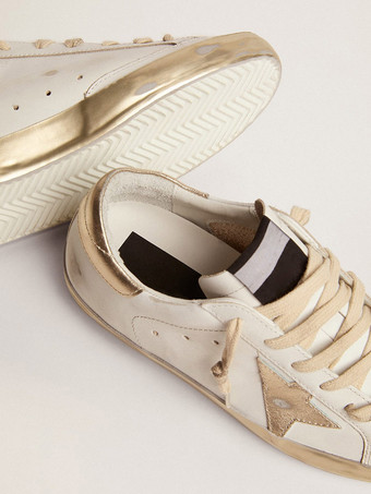 Zapatillas de deporte para mujer con diseño de patines y punta redonda con cordones y diseño metálico