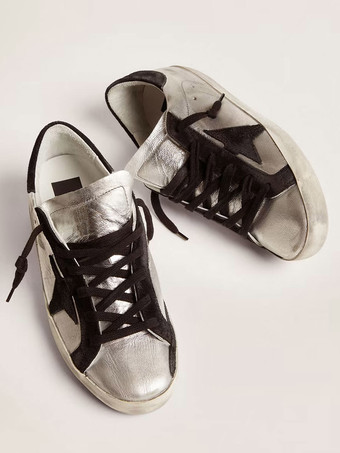 Zapatillas skate con estampado de estrellas plateadas para mujer