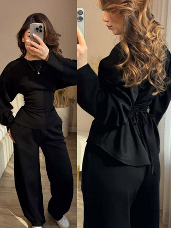 Nero Completo da donna a due pezzi: top a maniche lunghe con coulisse in vita e pantaloni a gamba larga.