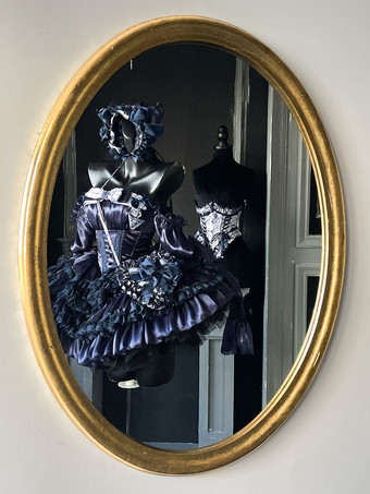 ゴシックロリータダークブルーストラップレスドレス、レーストリムのふっくらとしたプリンセスガウン、マッチしたヘッドピース付き