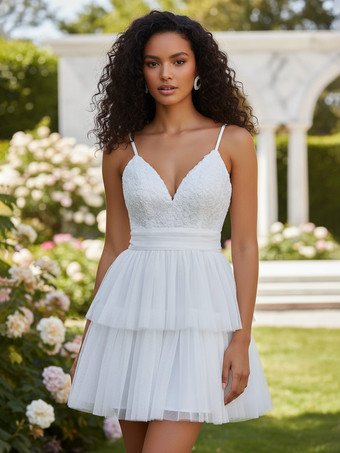 2026年のパーティーにぴったりな、花柄のホワイトVネックミニスリップドレス