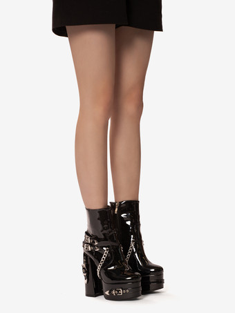 Botines punk con detalle de metal y punta redonda de charol negro