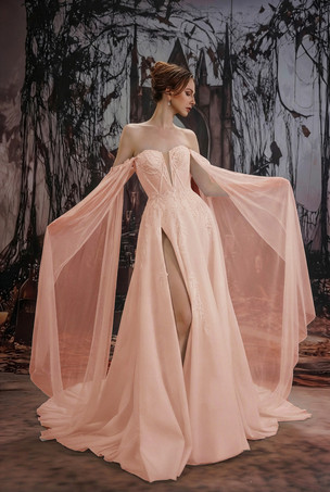 ピーチ ファズゴシックブラックウェディングドレス、レースAライン、ロングスリーブ、ナチュラルウエスト、ティアードトレーン付きブライダルドレス