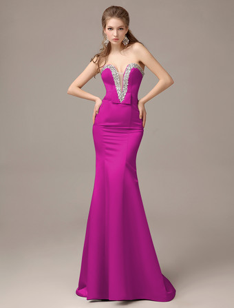 MagentaVestido de noche de satén con escote en corazón
