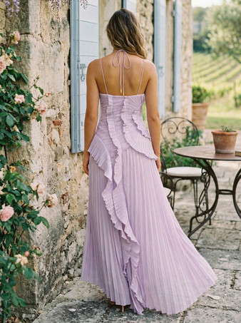 ホルターネックのフリル付きシフォンマキシドレス（イレギュラーヘム）2026年スペシャルイベント向け