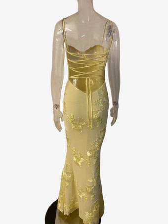 バターイエローの花柄刺繍スパゲッティストラップシースロングプロムドレス（レディース 2026年）