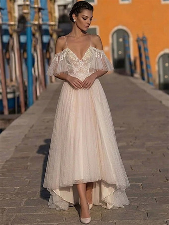 ボヘミアン風ウェディングドレス　チュールレース　Aライン　トレーン付き　ナチュラルウエスト　ファスナー　半袖　Vネック　アイボリー