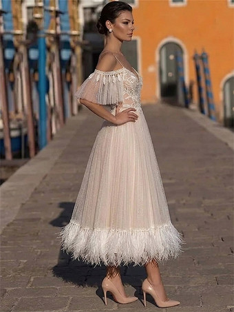 ショート丈ウェディングドレス　ティーレングス　Vネック　半袖　Aライン　ナチュラルウエスト　レースブライダルガウン