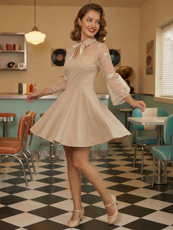 ヴィンテージ1950年代カクテルドレス（女性用） - シースルーレース袖、ボウタイネック、Aラインスイングミニガウン - 春のイブニングパーティー 2026