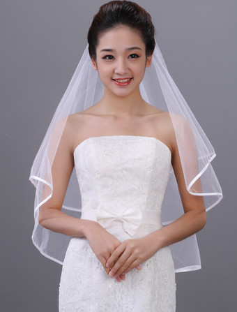 Süßer klassischer Brautschleier aus weißem Tüll