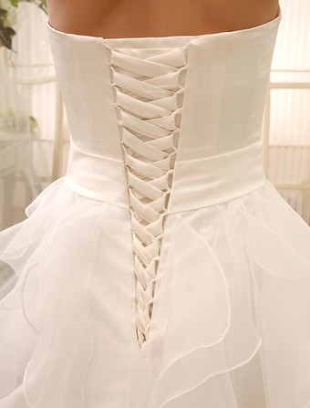 Kurze2026 Günstiges Brautkleid Trägerlosen Tiered Brautkleid Schatz Ausschnitt Satin Knielangen Brautkleid Milanoo
