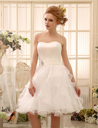 Kurze2026 Günstiges Brautkleid Trägerlosen Tiered Brautkleid Schatz Ausschnitt Satin Knielangen Brautkleid Milanoo