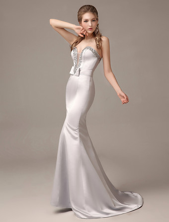 イブニングドレス ハートカットネック 格安オケージョンドレス マーメイドライン パーティードレス シルバー サテン ファスナー トレーン付き ノースリーブ フォーマルドレス 演奏会ドレス 結婚式 二次会ドレス 発表会 ナチュラルウェストライン ウェディング リボン