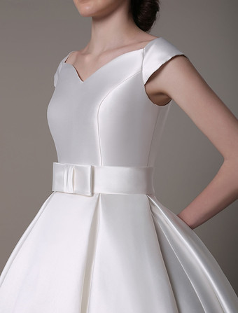 ショートウェディングドレス 大きいサイズウェディングドレス サテン 前撮り アイボリー 短いブライダルドレス Aライン ひざ丈 ミニドレス 特別なネックライン 半袖 結婚写真　フォトウェディング ウェディングドレス