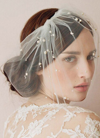 ヘアアクセサリー　クシ　ウェディングパーティー＆ウエディング　ホワイト　頭飾り　