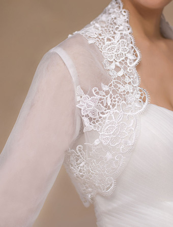 Boléro de mariage en dentelle ivoire ouvert devant