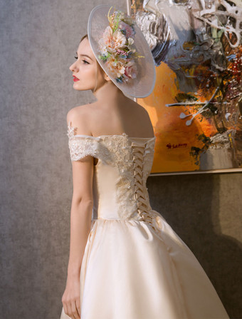 女性のレトロな衣装シャンパン ロココ ロイヤル プリンセス コスチューム オフ肩サテン ドレスします。