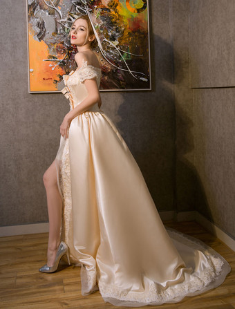 女性のレトロな衣装シャンパン ロココ ロイヤル プリンセス コスチューム オフ肩サテン ドレスします。