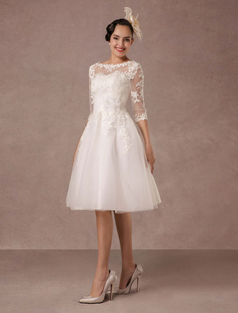 ショートウェディングドレス　2025　ヴィンテージ　レースアップリケ　ロングスリーブ　ティーレングス　Aライン　フラワーサッシュ付きチュールブライダルガウン