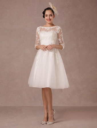 アイボリーショートウェディングドレス　2025　ヴィンテージ　レースアップリケ　ロングスリーブ　ティーレングス　Aライン　フラワーサッシュ付きチュールブライダルガウン