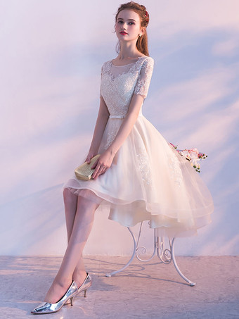 卒業式ドレス　ホームカミングドレス　パーティードレス　フォーマルドレス　チュール　Aライン　シャンパンカラー　ファスナー　アシンメトリー　ラウンドネック　半袖　