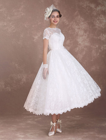 Robe mariée vintage manche courte en dentelle longueur au-dessous de genou doublure en satin boutonné sur dos robe de mariée ivoire
